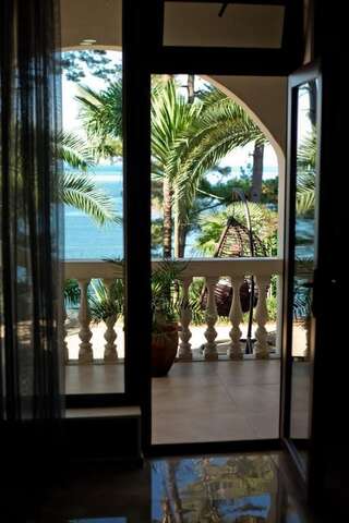 Мини-отель House at the Sea Батуми Классический четырехместный номер-10